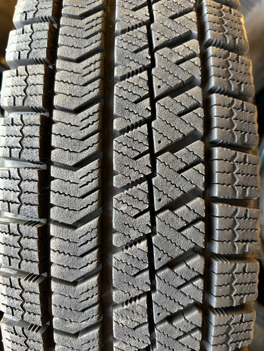 T-147ブリヂストンﾌﾞﾘｻﾞｯｸ　VRX2155/80Ｒ13スタッドレス