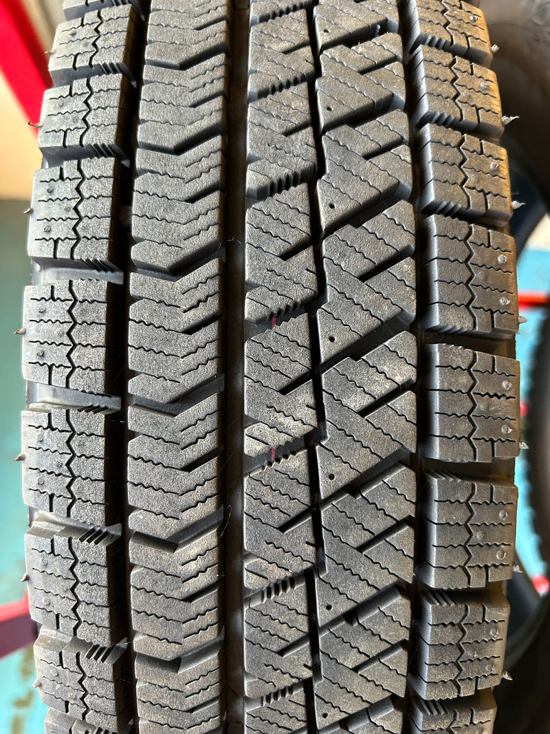 ギャラリービューアに画像をロードする, T-147ブリヂストンﾌﾞﾘｻﾞｯｸ　VRX2155/80Ｒ13スタッドレス
