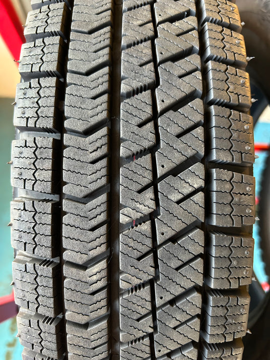 T-147ブリヂストンﾌﾞﾘｻﾞｯｸ　VRX2155/80Ｒ13 スタッドレス