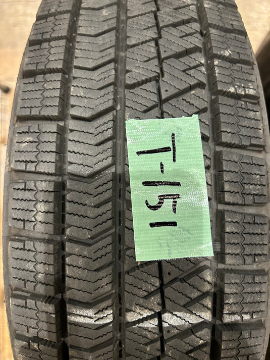 T-151ブリヂストンﾌﾞﾘｻﾞｯｸ　VRX2165/65Ｒ14 スタッドレス