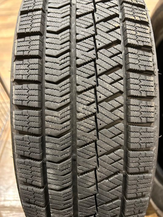 T-151ブリヂストンﾌﾞﾘｻﾞｯｸ　VRX2165/65Ｒ14 スタッドレス