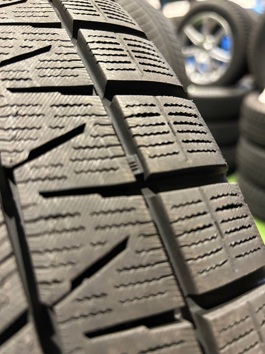 F17-0034 ヨコハマ スタッドレス ｱｲｽｶﾞｰﾄﾞ　IG70 215/50Ｒ17