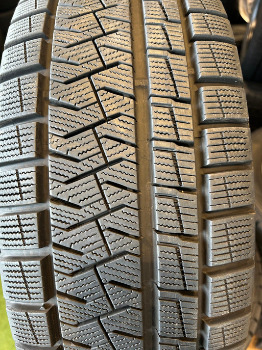 F16-0045ピレリｱｲｽｱｼﾝﾒﾄﾘｺ205/55Ｒ16スタッドレス