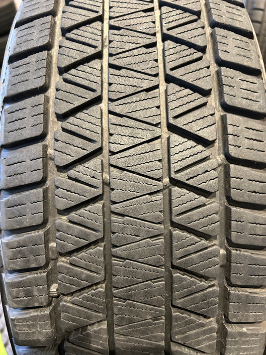 SUV-0047ブリヂストンﾌﾞﾘｻﾞｯｸ　DM-V3225/65Ｒ17スタッドレス