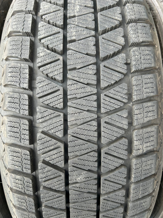 T-153ブリヂストンﾌﾞﾘｻﾞｯｸ　DM-V3235/50Ｒ20 スタッドレス