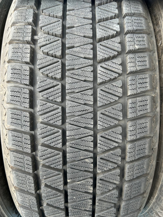 T-153ブリヂストンﾌﾞﾘｻﾞｯｸ　DM-V3235/50Ｒ20 スタッドレス