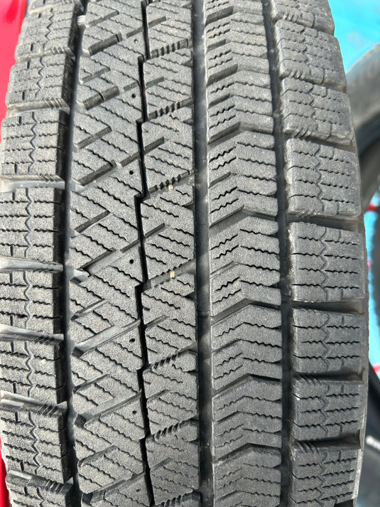 T-154ブリヂストンﾌﾞﾘｻﾞｯｸ　VRX2165/65Ｒ15 スタッドレス