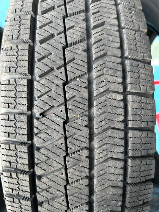 T-154ブリヂストンﾌﾞﾘｻﾞｯｸ　VRX2165/65Ｒ15スタッドレス