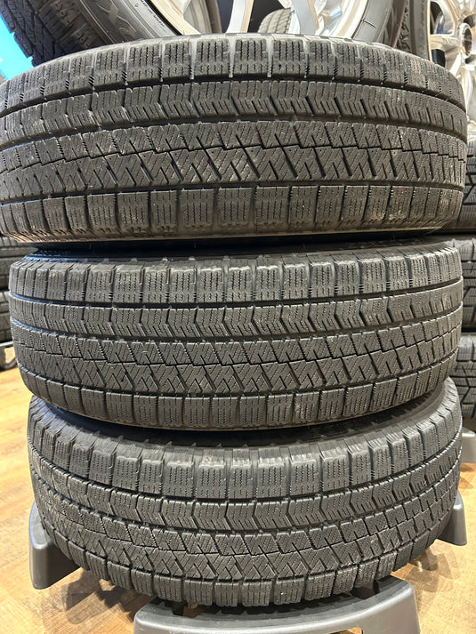 F15-0065ブリヂストンﾌﾞﾘｻﾞｯｸ　VRX2175/65Ｒ15スタッドレス