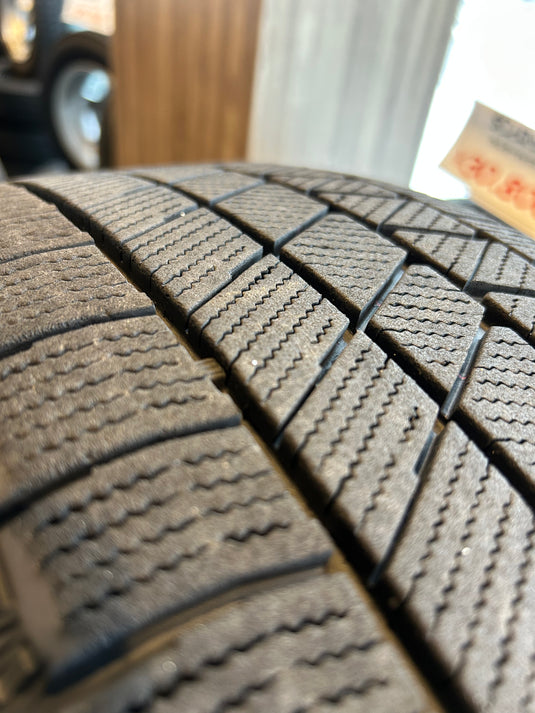 F16-0048ブリヂストンﾌﾞﾘｻﾞｯｸ　VRX3215/60Ｒ16スタッドレス