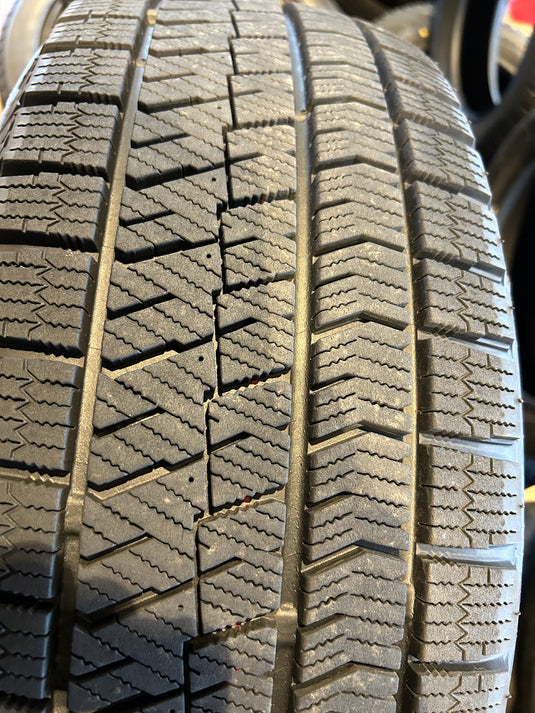 F16-0047ブリヂストンﾌﾞﾘｻﾞｯｸ　VRX2215/60Ｒ16スタッドレス