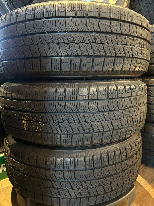 F16-0047ブリヂストンﾌﾞﾘｻﾞｯｸ　VRX2215/60Ｒ16スタッドレス