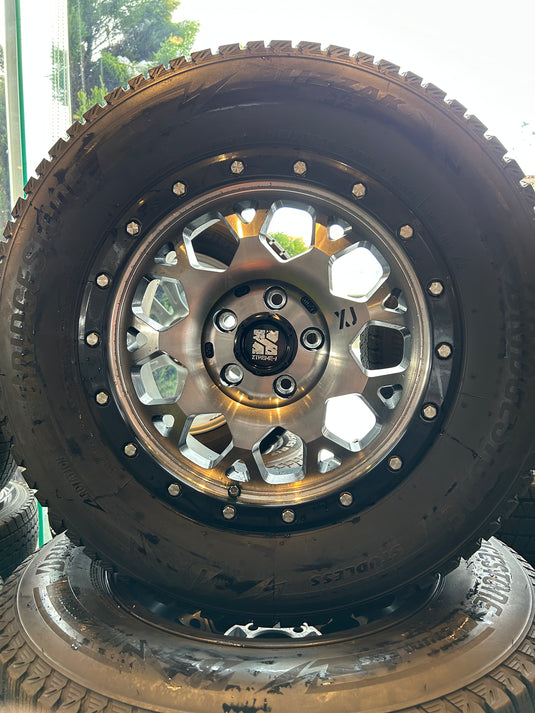 SUV-0048ブリヂストンﾌﾞﾘｻﾞｯｸ　DM-V3215/70Ｒ16スタッドレス