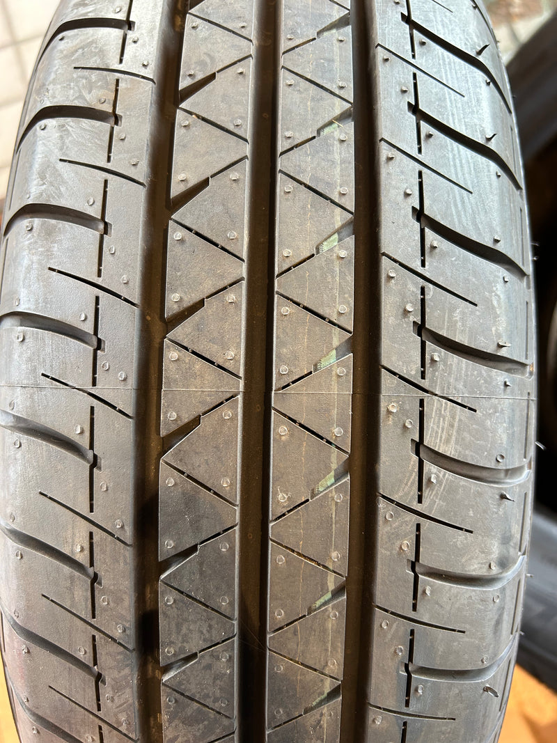 ギャラリービューアに画像をロードする, T-168 ヨコハマ 夏タイヤ ﾌﾞﾙｰｱｰｽ　VAN 195/80Ｒ15
