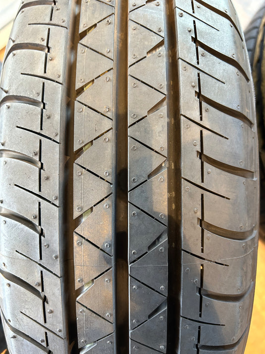 T-168ヨコハマﾌﾞﾙｰｱｰｽ　VAN195/80Ｒ15 夏タイヤ