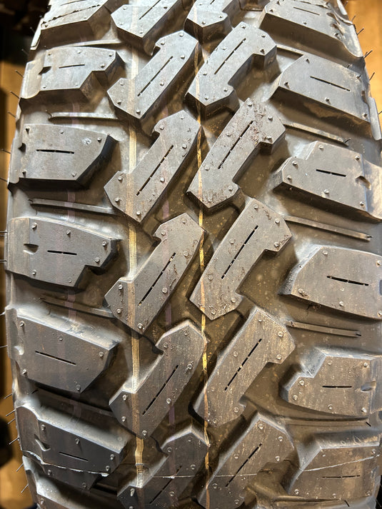 T-180 海外製 夏タイヤ ﾗｼﾞｱﾙM/T 195/65Ｒ15