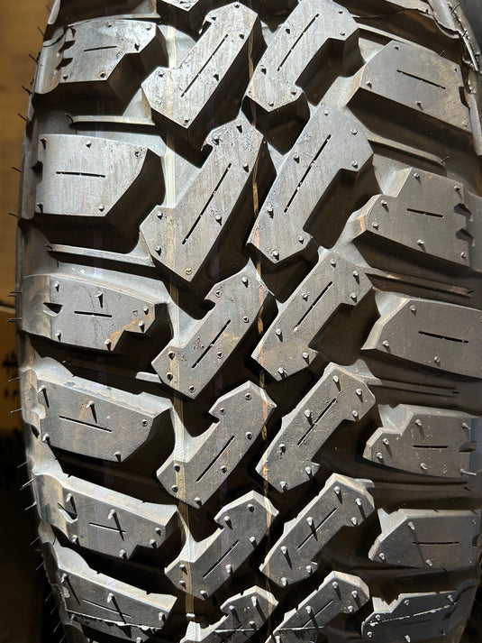 T-180 海外製 夏タイヤ ﾗｼﾞｱﾙM/T 195/65Ｒ15