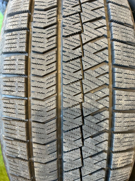 T-178ブリヂストンﾌﾞﾘｻﾞｯｸ　VRX2205/60Ｒ16 スタッドレス