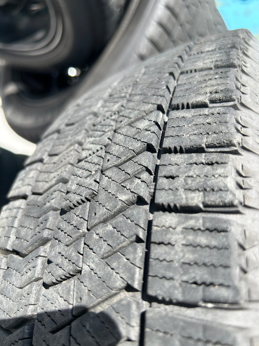 F14-0040ブリヂストンﾌﾞﾘｻﾞｯｸ　VRX2165/65Ｒ14スタッドレス