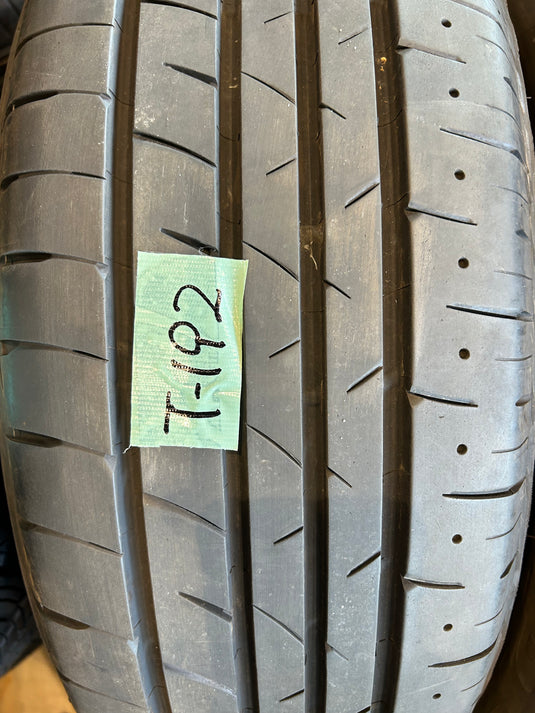 T-192ブリヂストンﾌﾟﾚｲｽﾞ　PX-RVⅡ225/60Ｒ17 夏タイヤ