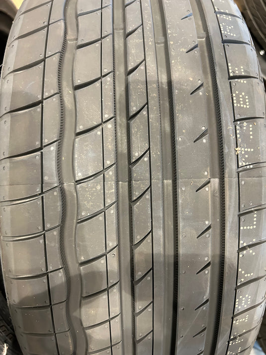 T-208海外製AUTORUN　M3225/40Ｒ18 夏タイヤ
