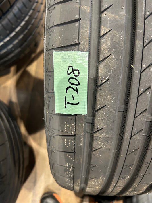 T-208海外製AUTORUN　M3225/40Ｒ18 夏タイヤ