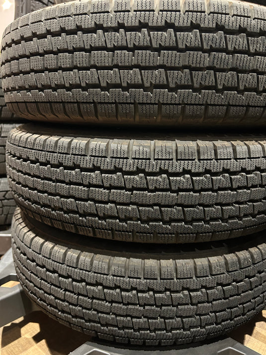 V-0030ブリヂストンﾌﾞﾘｻﾞｯｸ　W300145/80Ｒ12スタッドレス
