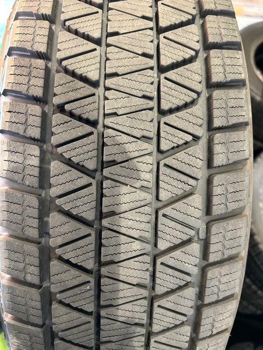 SUV-0057ブリヂストンﾌﾞﾘｻﾞｯｸ　DM-V3225/65Ｒ17スタッドレス