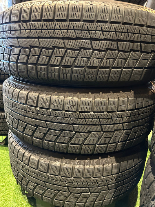 F16-0051 ヨコハマ スタッドレス ｱｲｽｶﾞｰﾄﾞ　IG60商談中梶沼目代様 215/65Ｒ16