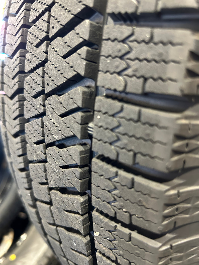 ギャラリービューアに画像をロードする, F16-0052ブリヂストンﾌﾞﾘｻﾞｯｸ　VRX2215/65Ｒ16スタッドレス
