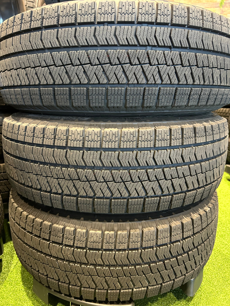 ギャラリービューアに画像をロードする, F16-0052ブリヂストンﾌﾞﾘｻﾞｯｸ　VRX2215/65Ｒ16スタッドレス
