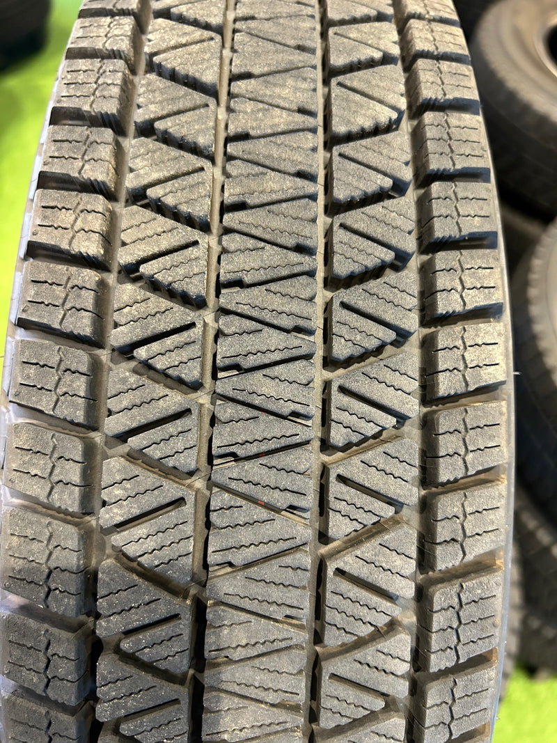 ギャラリービューアに画像をロードする, K15-0036ブリヂストンﾌﾞﾘｻﾞｯｸ　DM-V3175/80Ｒ16スタッドレス
