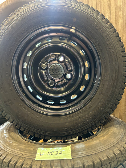 V-0032 ブリヂストン スタッドレス ﾌﾞﾘｻﾞｯｸ　VL10 145/80Ｒ12