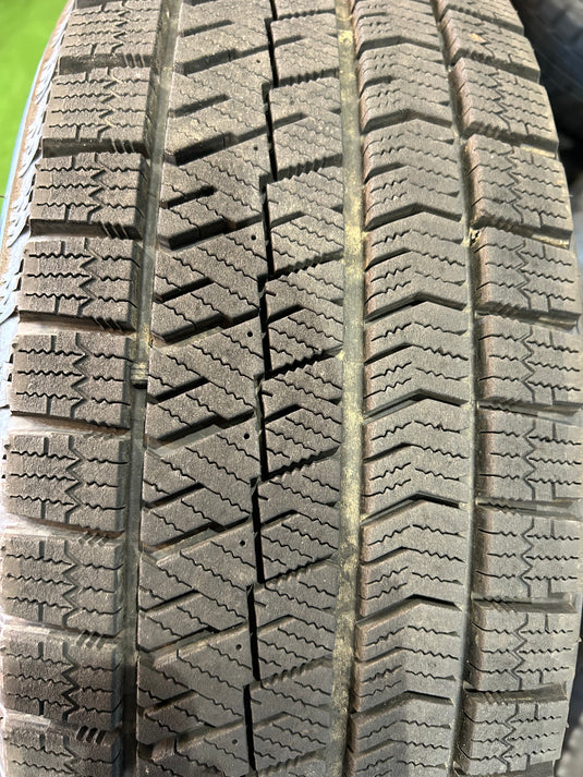 SUV-0060ブリヂストンﾌﾞﾘｻﾞｯｸ　VRX2195/65Ｒ16スタッドレス