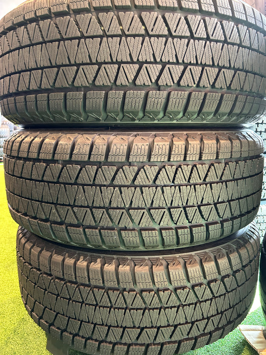SUV-0061ブリヂストンﾌﾞﾘｻﾞｯｸ　DM-V3235/55Ｒ18スタッドレス