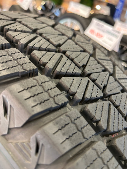 SUV-0062 ブリヂストン スタッドレス ﾌﾞﾘｻﾞｯｸ　DM-V3 225/65Ｒ17