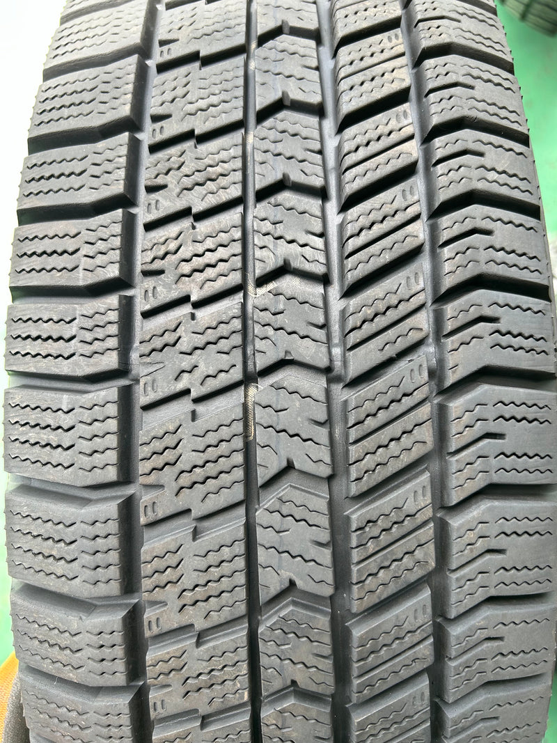 ギャラリービューアに画像をロードする, T-230グッドイヤーｱｲｽﾅﾋﾞ8195/60Ｒ17スタッドレス
