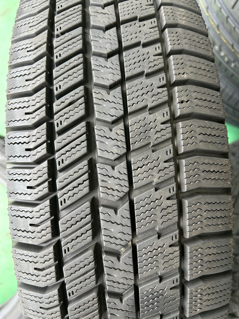 ギャラリービューアに画像をロードする, T-230グッドイヤーｱｲｽﾅﾋﾞ8195/60Ｒ17スタッドレス
