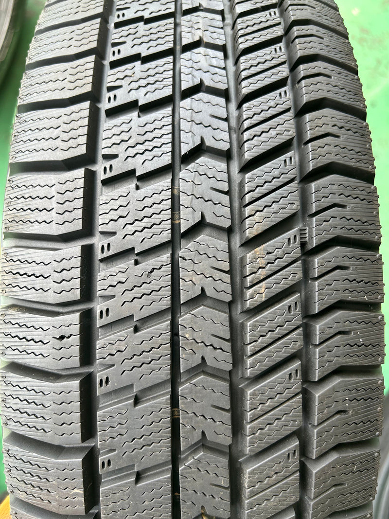 ギャラリービューアに画像をロードする, T-230グッドイヤーｱｲｽﾅﾋﾞ8195/60Ｒ17スタッドレス
