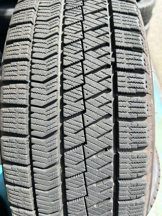 F15-0079ブリヂストンﾌﾞﾘｻﾞｯｸ　VRX2195/65Ｒ15スタッドレス