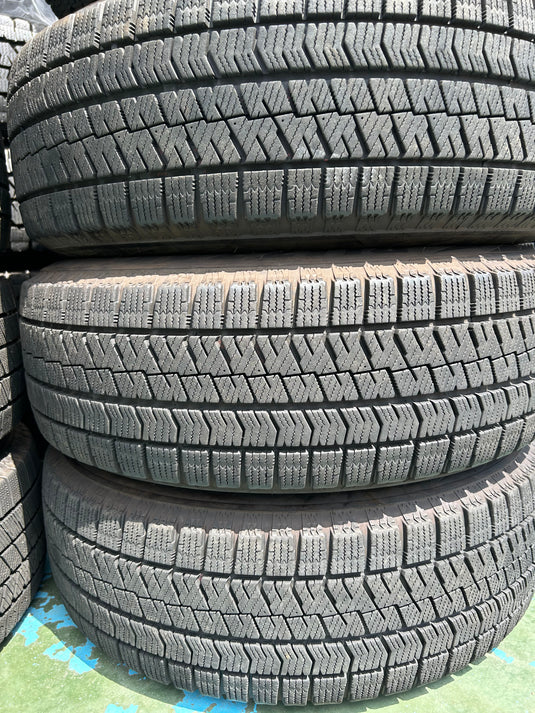 F15-0079ブリヂストンﾌﾞﾘｻﾞｯｸ　VRX2195/65Ｒ15スタッドレス