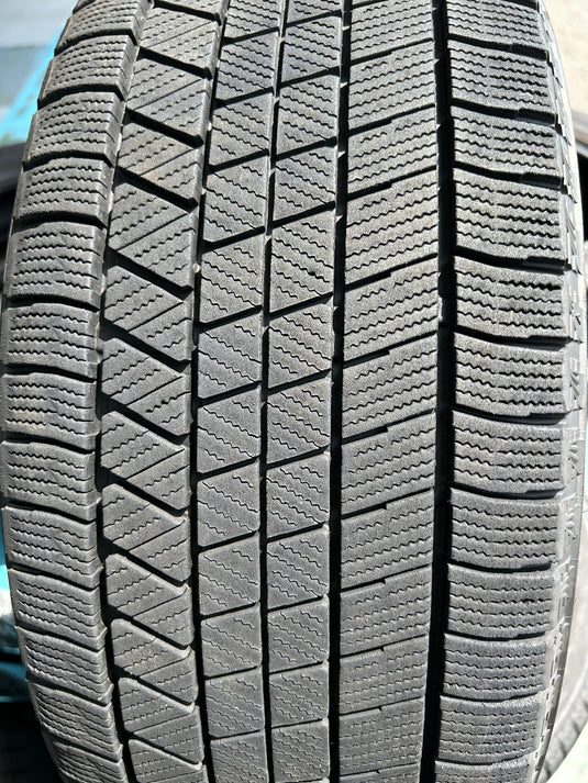 F18-0010ブリヂストンﾌﾞﾘｻﾞｯｸ　VRX3商談中245/40Ｒ19スタッドレス