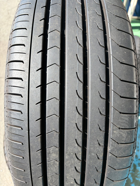 SUV-0082 ヨコハマ ﾌﾞﾙｰｱｰｽRV03 215/55R17 夏タイヤ ﾌｨｱｯﾄ500X