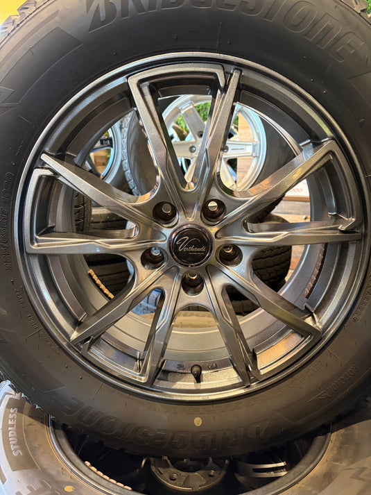 SUV-0084 ブリヂストン ﾌﾞﾘｻﾞｯｸDM-V3 225/65R17 スタッドレス ﾊﾘｱｰ、ﾗｳﾞ4