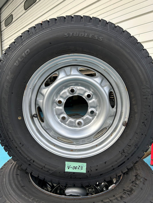 V-0024 ブリヂストン ﾌﾞﾘｻﾞｯｸ　VL10 195/80Ｒ15 スタッドレス ｷｬﾗﾊﾞﾝ
