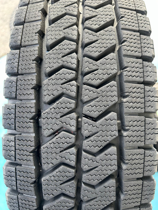 V-0024 ブリヂストン ﾌﾞﾘｻﾞｯｸ　VL10 195/80Ｒ15 スタッドレス ｷｬﾗﾊﾞﾝ